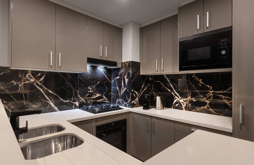 Broadbeach Apartment | Meriton Suites Broadbeach, Gold Coast