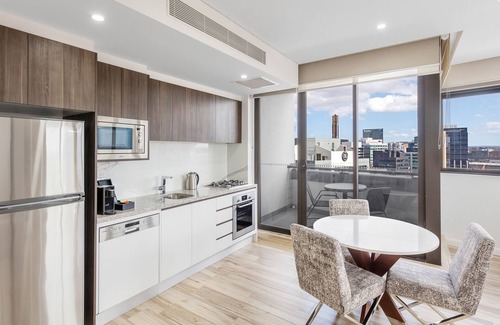 Parramatta Apartment | Meriton Suites Church Street, Parramatta