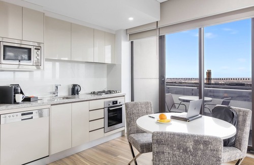 Parramatta Apartment | Meriton Suites Church Street, Parramatta