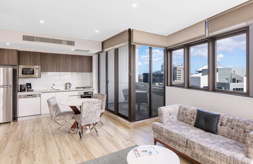 Parramatta Apartment | Meriton Suites Church Street, Parramatta