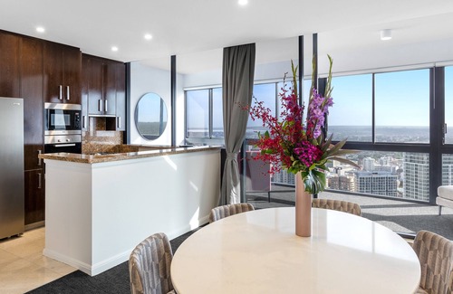 Sydney Central Business District Apartment | Meriton Suites Kent Street, Sydney