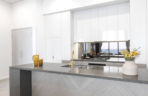 Surfers Paradise Apartment | Meriton Suites Surfers Paradise