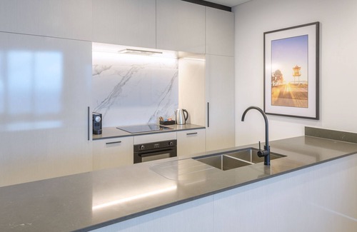 Surfers Paradise Apartment | Meriton Suites Surfers Paradise