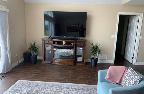 Merlin House | Merlin Home With Amazing Lake Erie Views