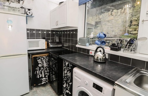 Llithfaen Cottage | MERLIN, pet friendly, character holiday cottage in Llithfaen