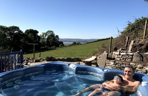 Llanrhidian Higher House | Merlins Cabin - 2 Bedroom Cabin - Blaen Cedi Farm - Penclawdd