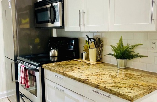 Niagara-on-the-Lake Cottage | 🍷 Merlot Cottage at 1459: Your Cozy Escape in Niagara! 🌟