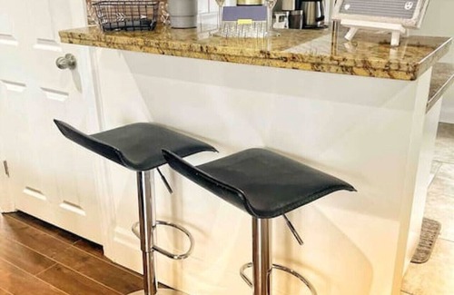 Niagara-on-the-Lake Cottage | 🍷 Merlot Cottage at 1459: Your Cozy Escape in Niagara! 🌟