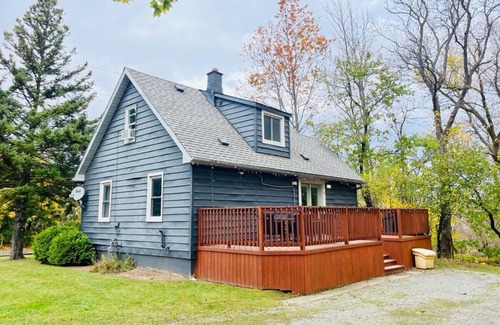 Niagara-on-the-Lake Cottage | 🍷 Merlot Cottage at 1459: Your Cozy Escape in Niagara! 🌟