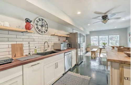 Stone Mountain Apartment | Merlyn's Cote D'azur
