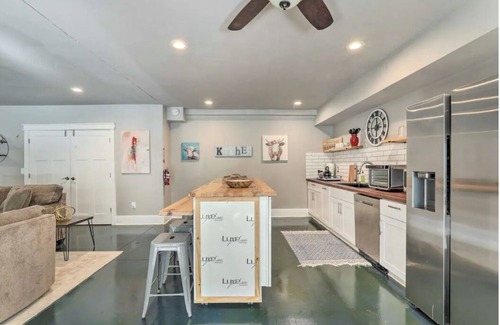 Stone Mountain Apartment | Merlyn's Cote D'azur