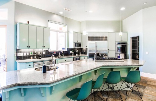Paso Robles Villa | Mermaid by AvantStay | Private Estate w/ Pool, Volleyball & Arcade!