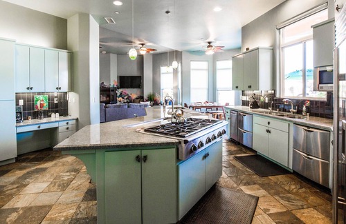 Paso Robles Villa | Mermaid by AvantStay | Private Estate w/ Pool, Volleyball & Arcade!