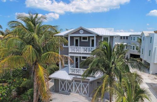Bradenton Beach House | Mermaid's Landing managed by Beach Retreats