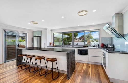 Mermaid Waters House | Mermaid Waters Waterfront Hideaway