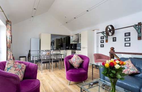Newtownards House | Merok Mill House, Luxury accommodation for 4 persons. 2 x king or 1 King + 2 sng