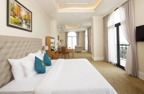 Phu My Hung Hotel | MerPerle Crystal Palace Hotel