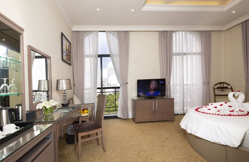 Phu My Hung Hotel | MerPerle Crystal Palace Hotel