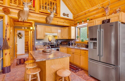 Hatfield Cabin | Merrillan Cabin w/Fire Pit < 1 Mi to Lake Arbutus