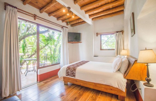 Agua Fria Hotel | Mesón De Leyendas Breakfast & Downtown
