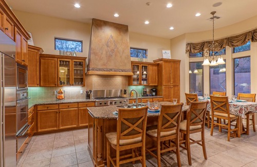 Las Sendas House | Mesa: TVs & King Beds All BRs, Heated POOL, Spa, Kiva Fireplace, Putting Green, Bikes