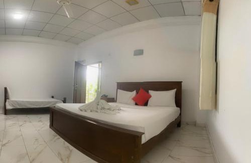 Andiambalama Hotel | Meshendra Garden Hotel by Fairway Hotels