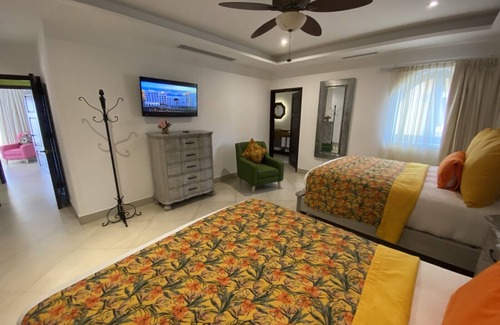 Cabo San Lucas Resort | Mesmerizing 3 Bedroom Residence by the beachside in Cabo San Lucas