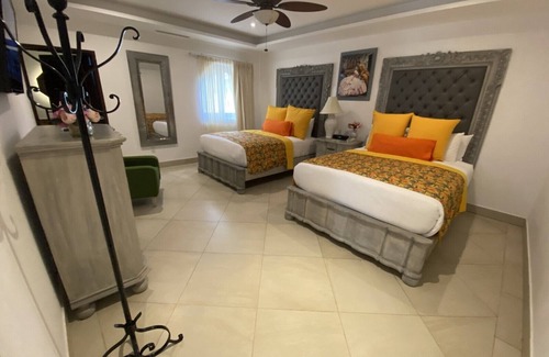 Cabo San Lucas Resort | Mesmerizing 3 Bedroom Residence by the beachside in Cabo San Lucas