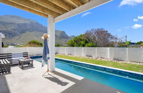 Betty's Bay House | Metalasia Four by Host Agents