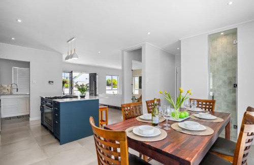Betty's Bay House | Metalasia Four by Host Agents