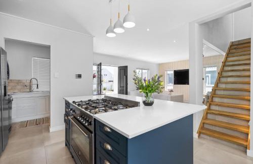 Betty's Bay House | Metalasia Four by Host Agents