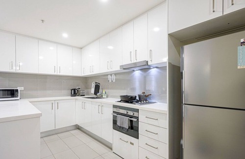 Burwood Apartment | MetaWise Burwood Westfield Cozy 2Bed Free Parking