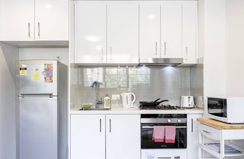Burwood Apartment | MetaWise Burwood Westfield Cozy 2Bed Free Parking