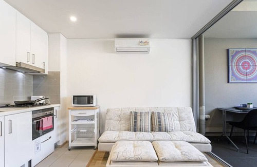Burwood Apartment | MetaWise Burwood Westfield Cozy 2Bed Free Parking