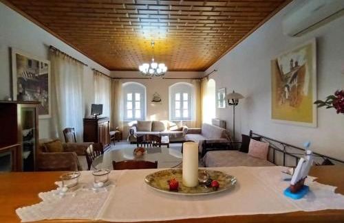 Leonidio Apartment | MetaxiasAndMariasHouse