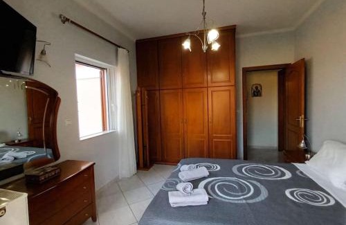 Leonidio Apartment | MetaxiasAndMariasHouse