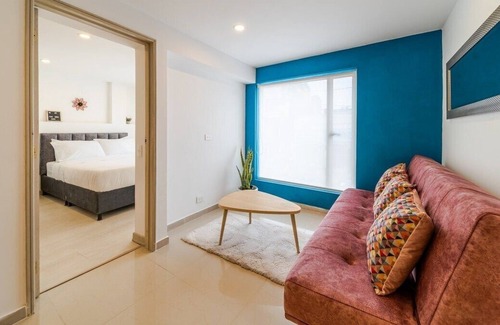 Barrios Unidos Apartment | Metro Art 72