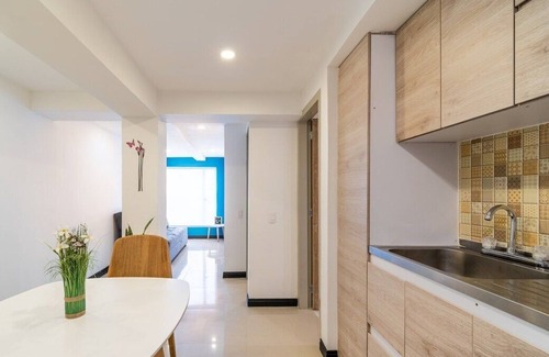 Barrios Unidos Apartment | Metro Art 72
