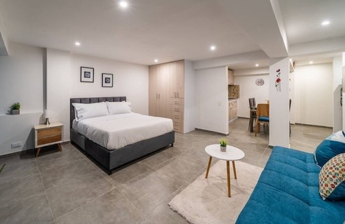Barrios Unidos Apartment | Metro Art 72