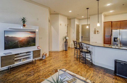 Woodstock Condo | Metro Atlanta Condo- Natural Light & Open Concept