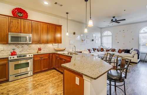 Woodstock Condo | Metro Atlanta Condo- Natural Light & Open Concept