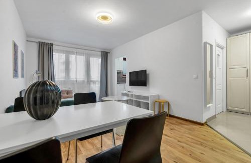Gorce Apartment | Metro Bemowo Comfort Studio by BookingHost