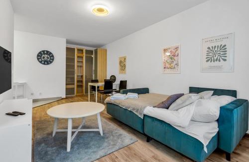 Gorce Apartment | Metro Bemowo Comfort Studio by BookingHost