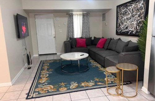 Newark Apartment | Metro haven 3 KINGs Bed 5 mins from EWR NYC Port