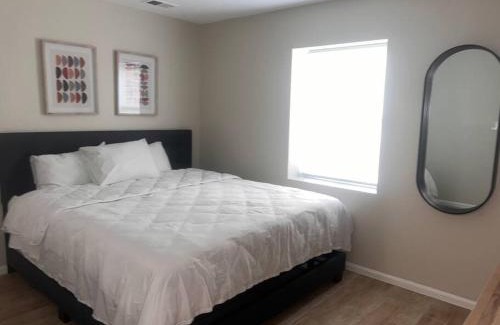 Newark Apartment | Metro haven 3 KINGs Bed 5 mins from EWR NYC Port