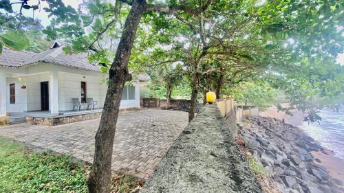 Kannur House | Metro Landsend Beach house