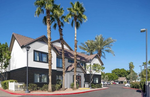 North Mountain Apartment | Metro PHX STUDIO KING BED DOWNSTAIRS sleeps 4 modern design best amenities