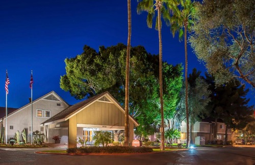 North Mountain Apartment | Metro PHX STUDIO KING BED DOWNSTAIRS sleeps 4 modern design best amenities