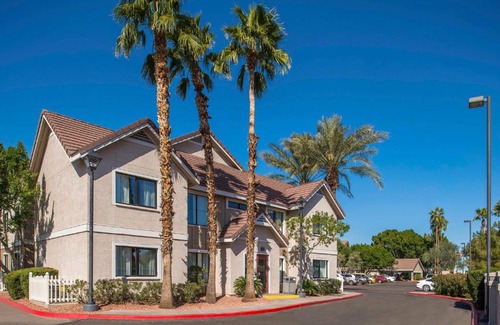 North Mountain Apartment | Metro PHX Upstairs 2bd sleeps 6 modern design best location amenities