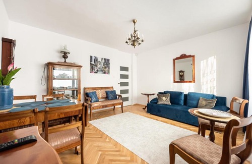 Targowek Apartment | Metro Zacisze Fausta House with Garden